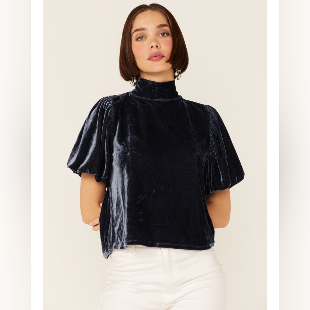 FREE PEOPLE WOMEN'S VELVET KNIT CLAUDIA PUFF SHORT SLEEVE TEE